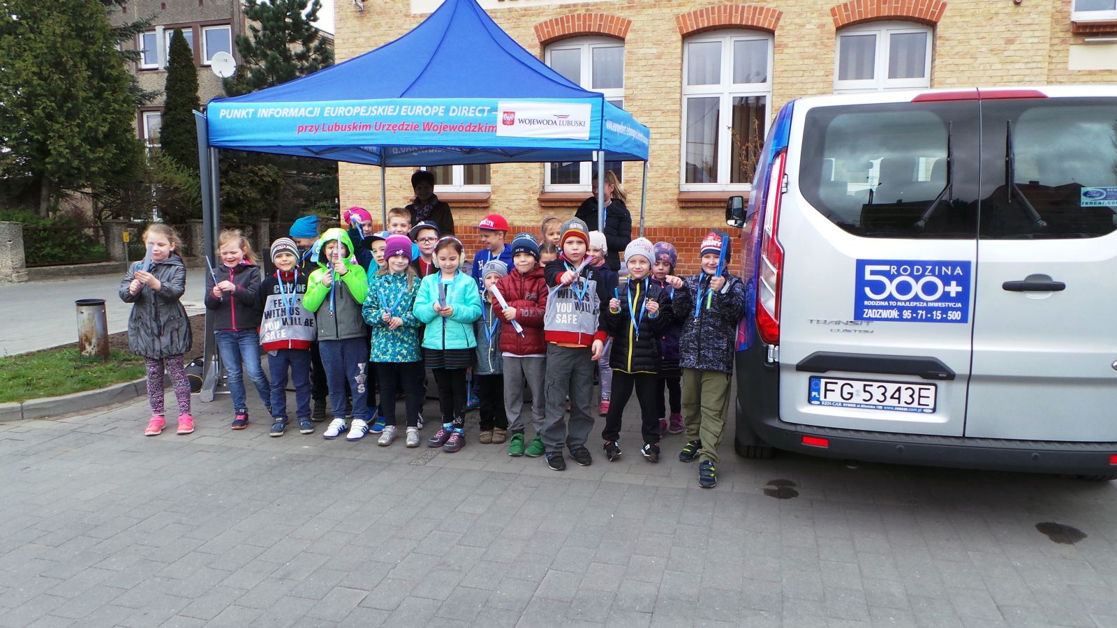 bus 500 plus w Deszcznie