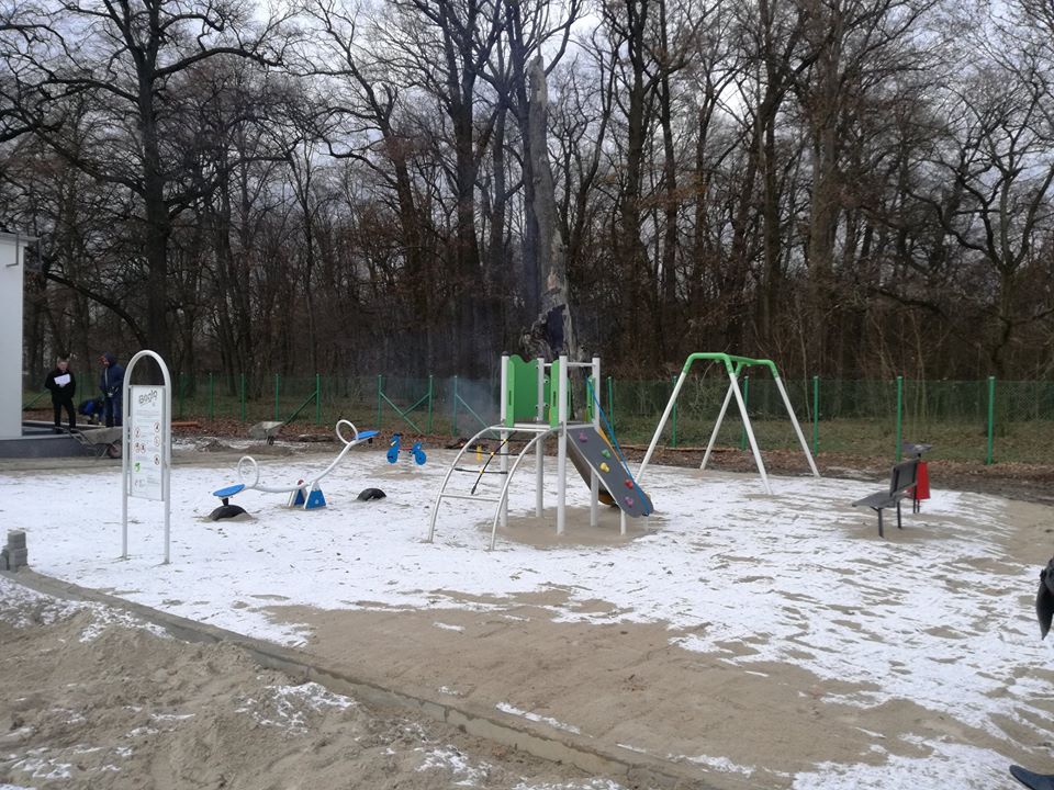 place budowlane na świetlicy wiejskiej w Kiełpinie